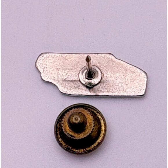 Vintage North Carolina Pin State Map Enamel Lapel Hat Souvenir - Picture 2 of 6